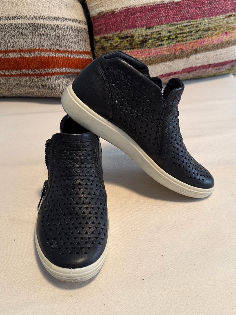 Ecco Soft 7 Laser Cut Ankle Zip Casual Bootie Size 9